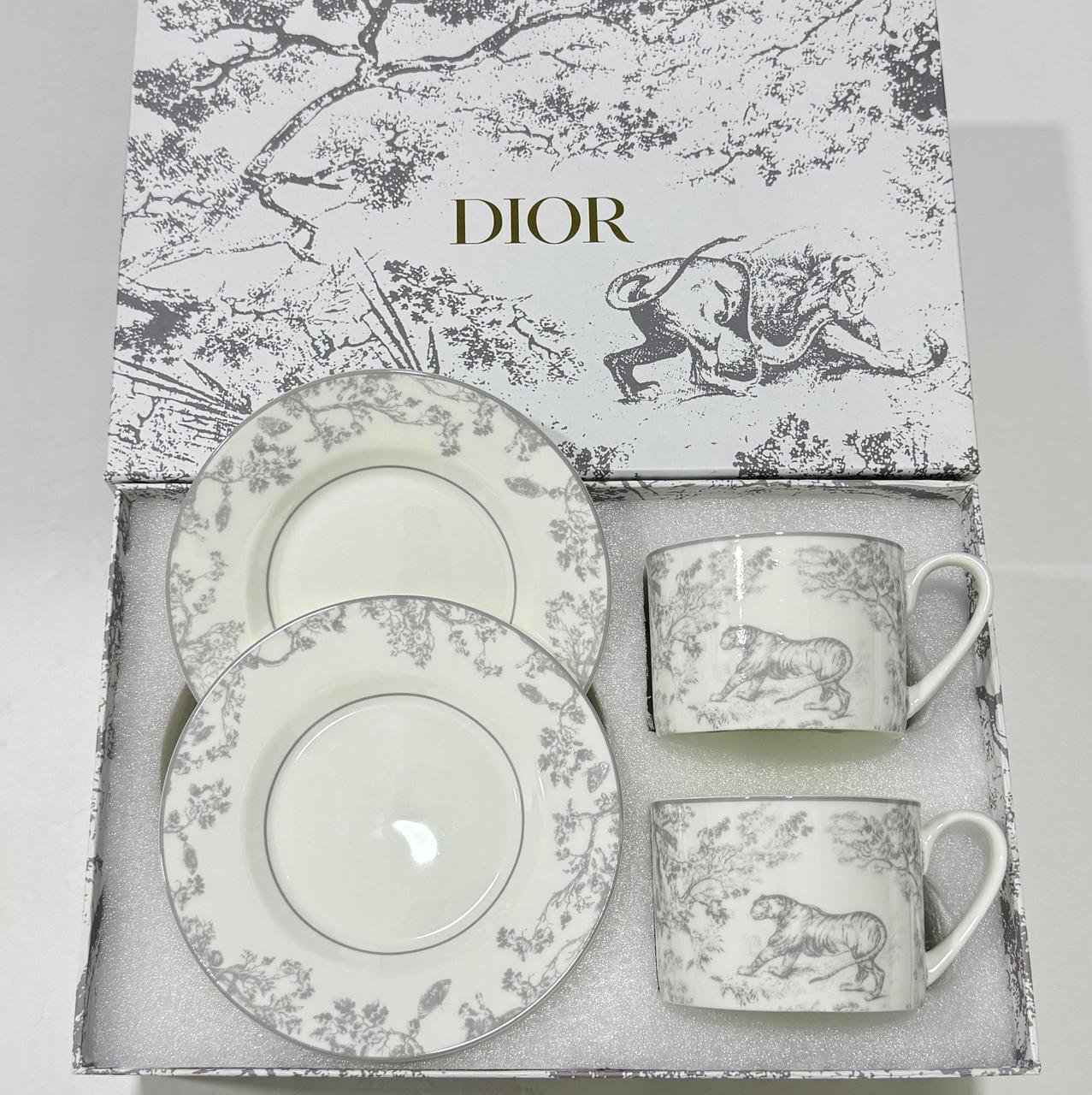 cup setÂ of two tea cups with saucers - Dior Cups | Aleppo Gift UAE